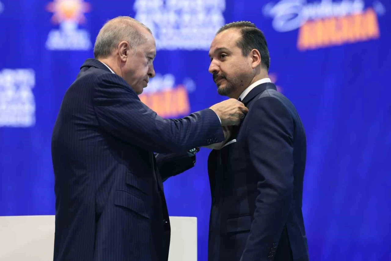 Erdoğan, İYİ Parti'den istifa eden Zorlu'ya AK Parti'de rozet taktı