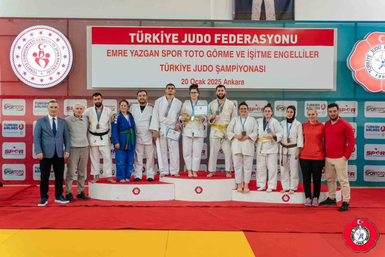 Eskişehirli Engelli Sporcular Judo Şampiyonasından 10 Madalyayla Döndü