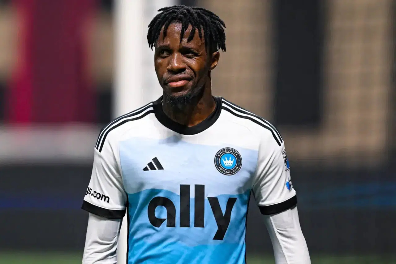 Wilfried Zaha coştu ama sinirlerine hâkim olamadı! Hem gol hem kırmızı kart