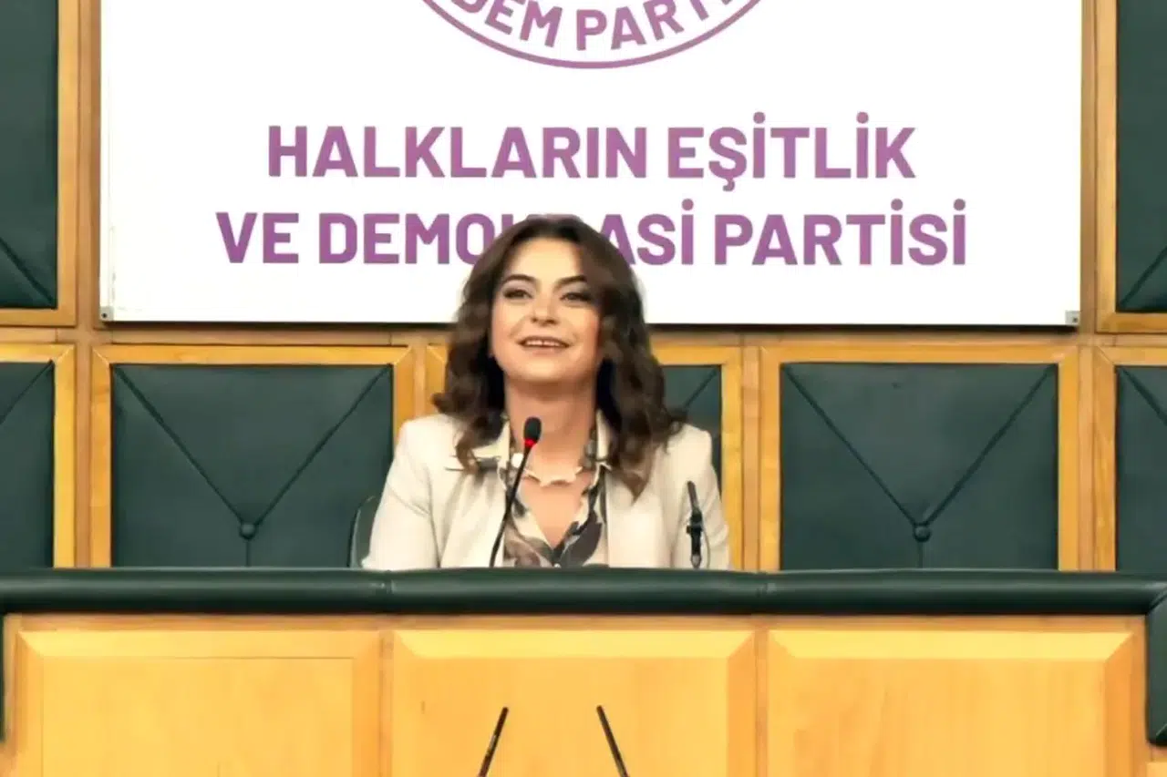 DEM Parti Grup Toplantısında “Biji Serok Apo” Sloganları Atıldı