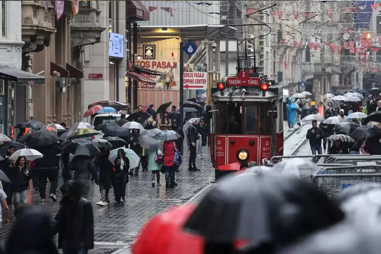 İstanbul’da fırtına alarmı: Meteoroloji uzmanından uyarı geldi, “Evinize erken dönün!”