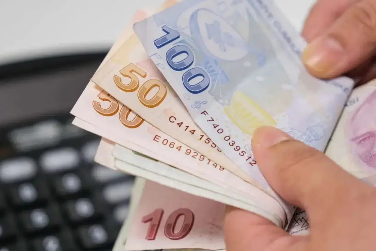 Ocak 2026 memur ve emekli maaş zammı belli oldu gibi: Yüzde 18 zam ve 1.000 TL fark geliyor ama yetmeyecek mi?