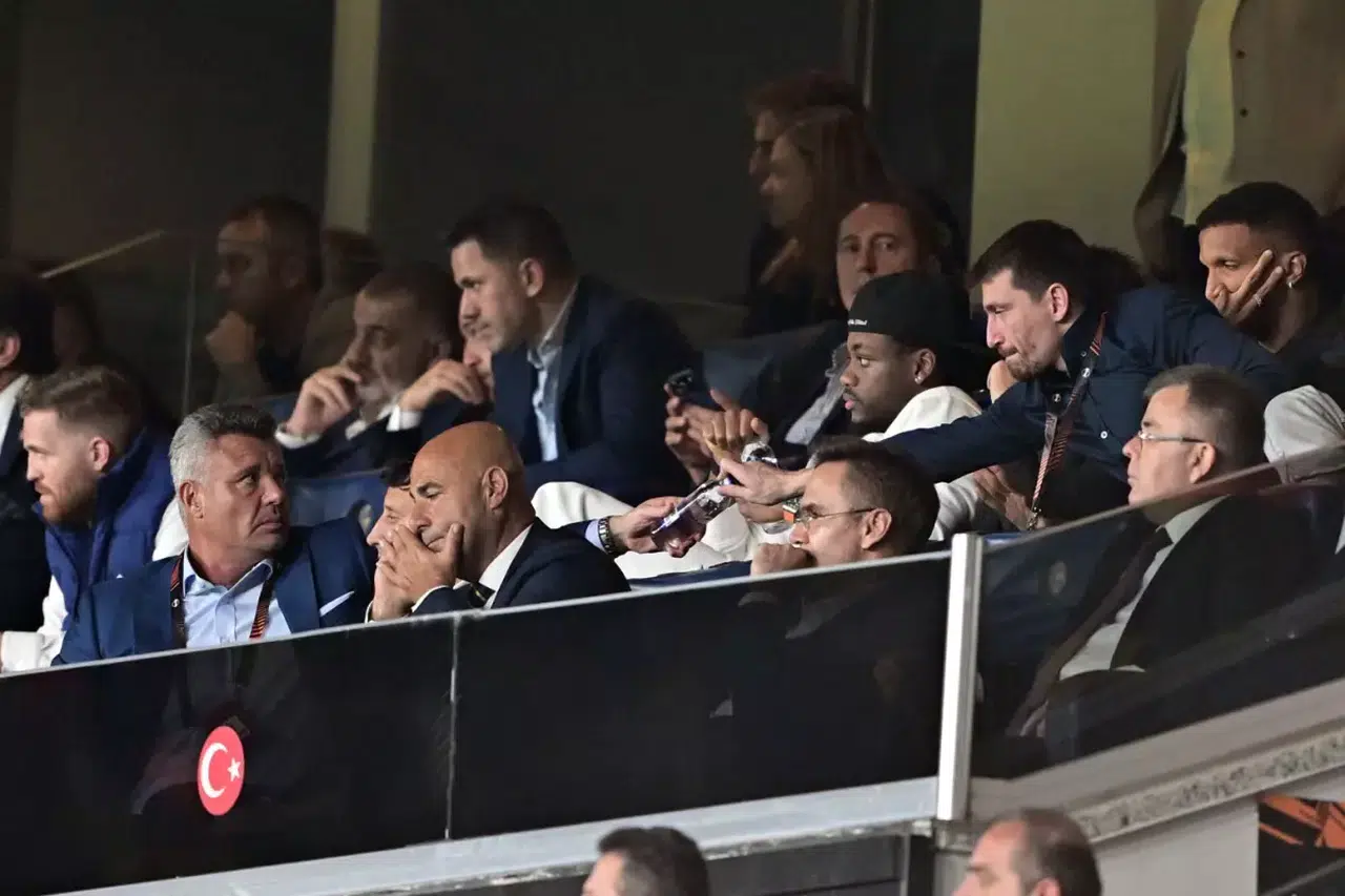 Herkes Bu Anı Paylaşıyor: Fenerbahçe Maçına Damga Vuran Görüntü!