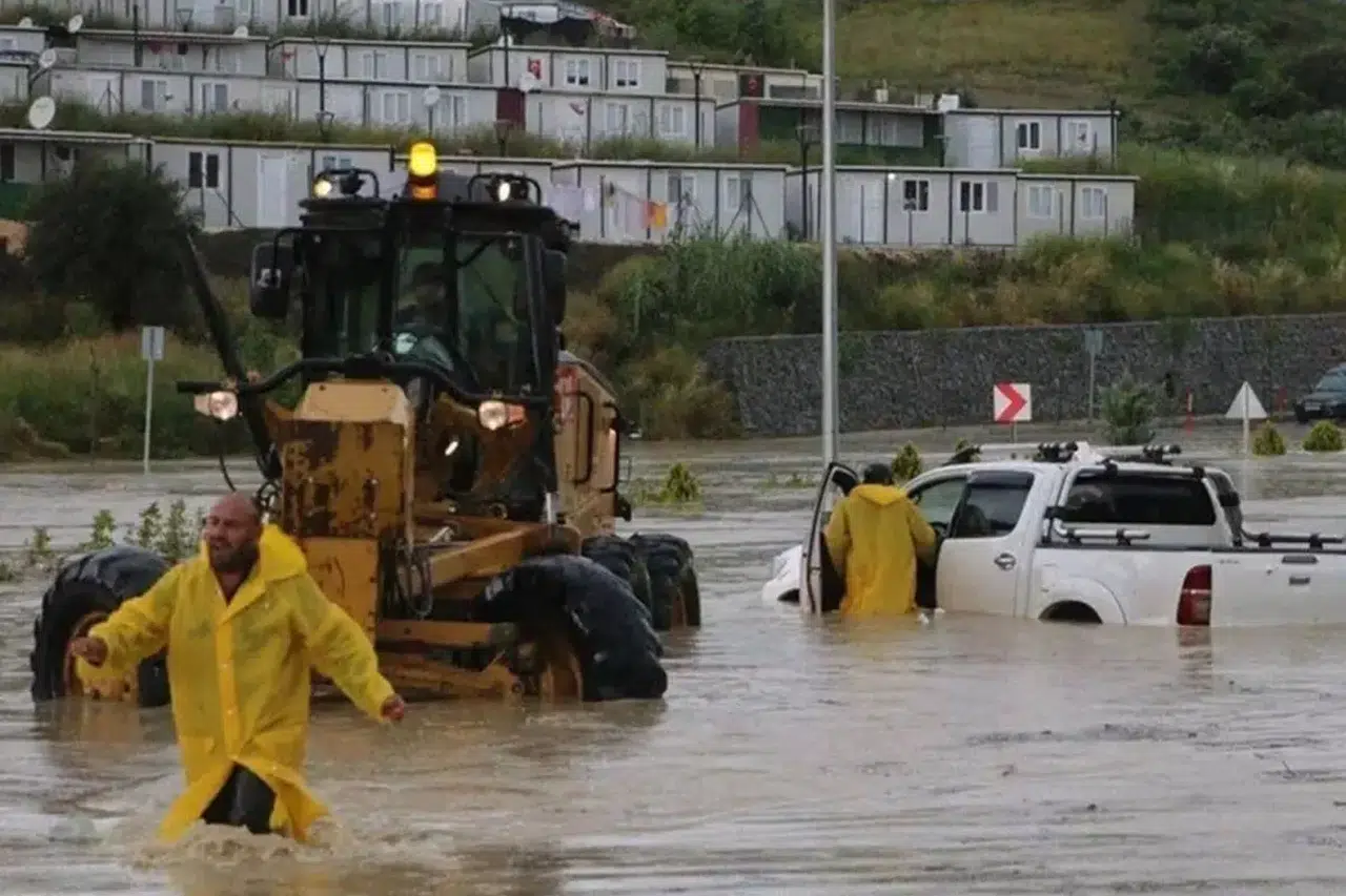 Hangi iller için sarı kodlu uyarı verildi? Meteoroloji ve İçişleri'nden sel alarmı!