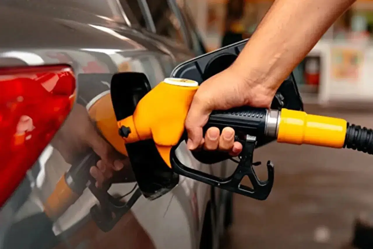 Akaryakıt fiyatlarına gece yarısı sürprizi! Benzin ve motorine çifte indirim geldi