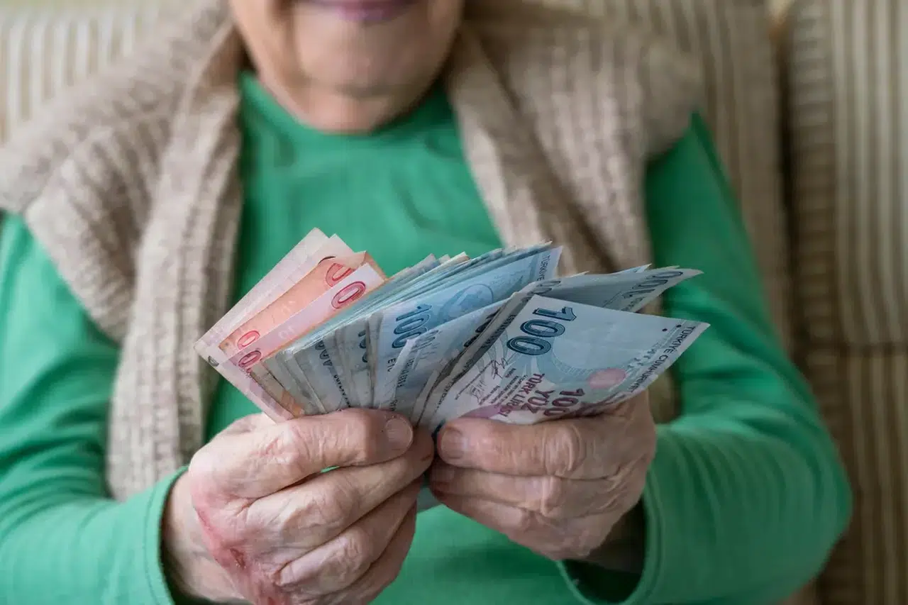 Emekli maaşında yüzde 25 kesinti kimleri etkileyecek? SGK’dan yeni açıklama
