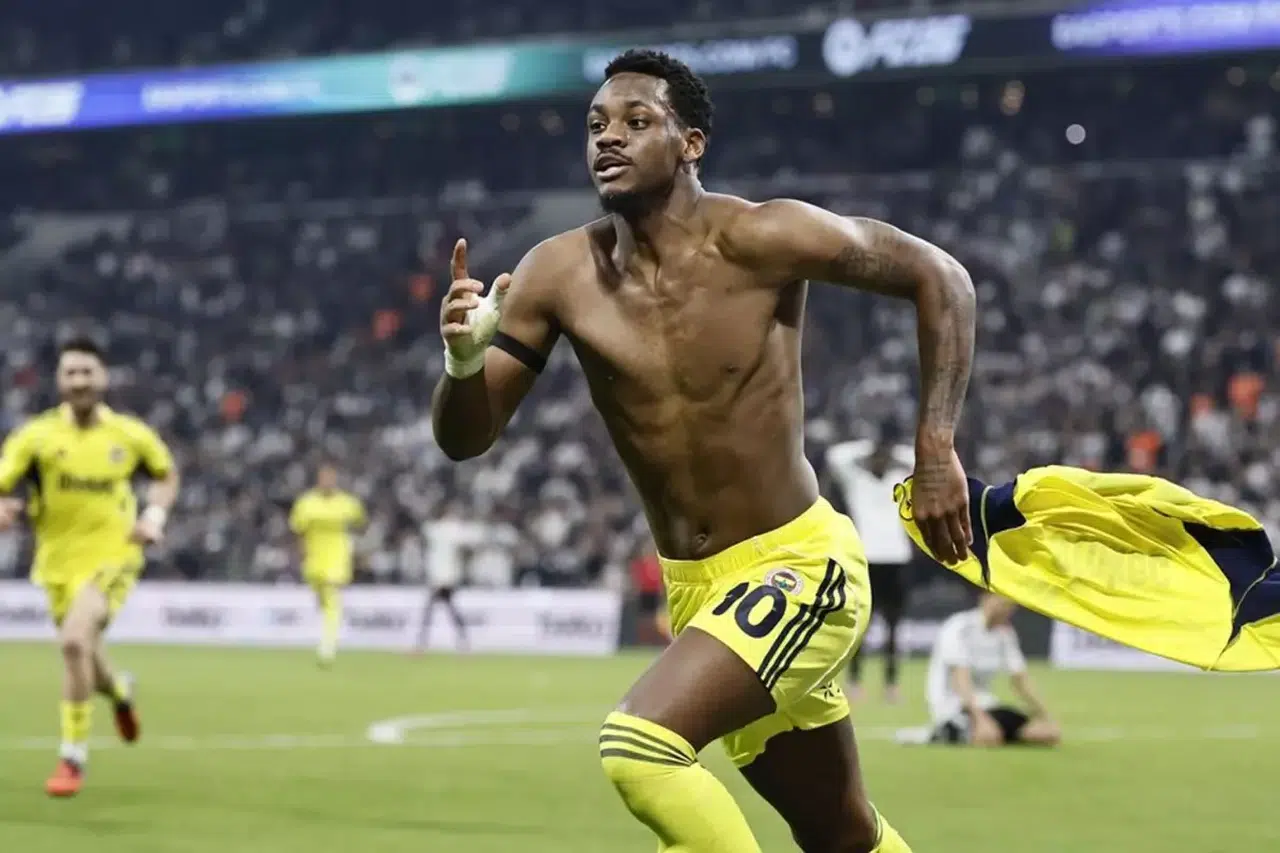 Derbide sahneye çıkan Jhon Durán için teknik direktör kararını verdi: İlk 11’e götürülüyor!