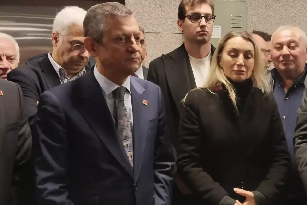 Dilek İmamoğlu’nun pasaportu neden iptal edildi? Özgür Özel’in açıklamaları gündem yarattı