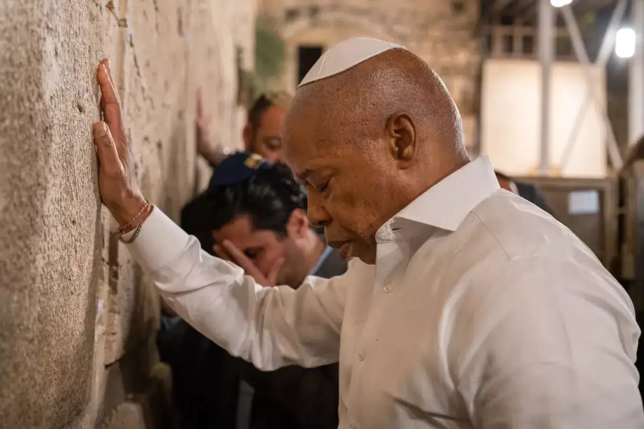 Eric Adams’tan İsrail’e Tartışma Yaratan Veda: Koltuğu Bırakmadan Son Mesajlarını Verdi