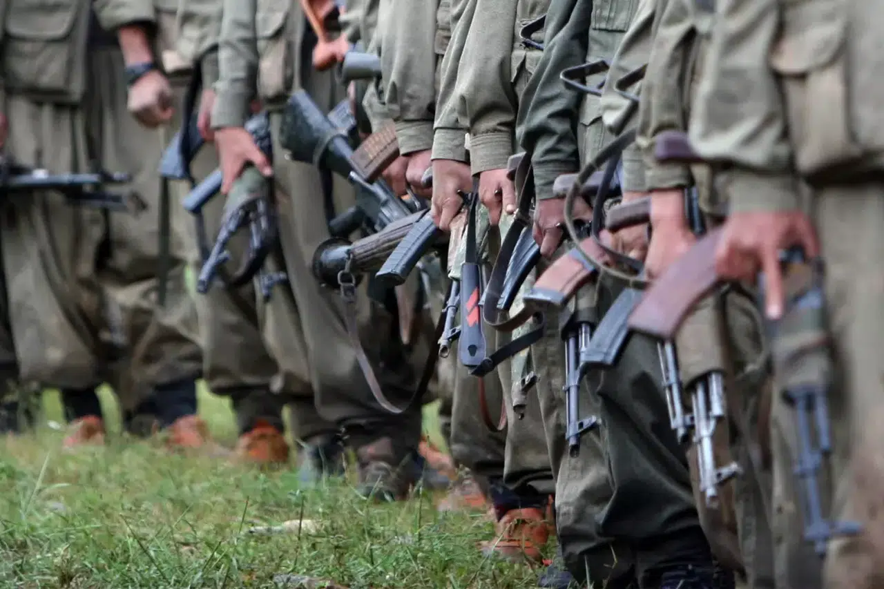 PKK'dan Suriye'ye tehlikeli geçiş: Türkiye'nin kırmızı çizgisi aşılıyor mu?