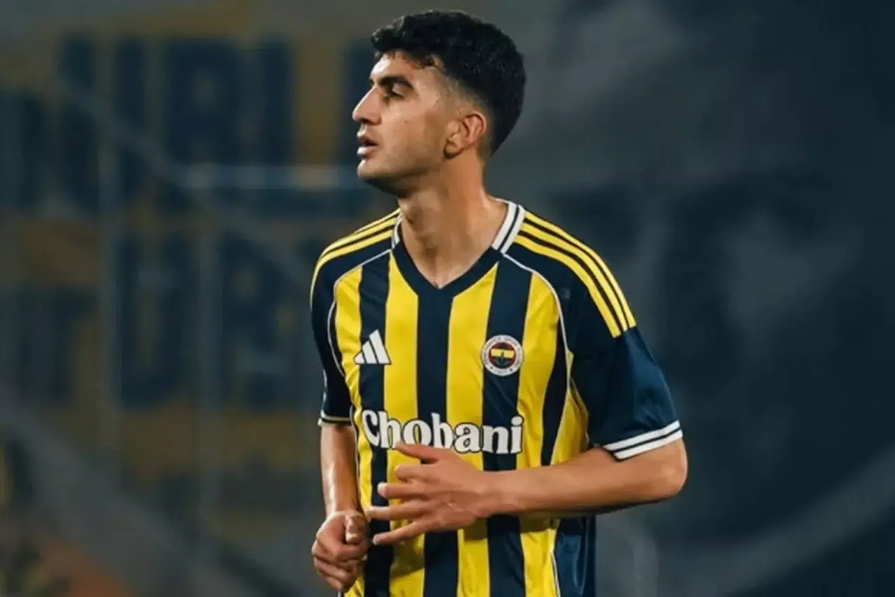 Yiğit Efe Sahne Aldı! İlk Maçında Şov Yaptı, Sakatlanarak Alkışlarla Çıktı