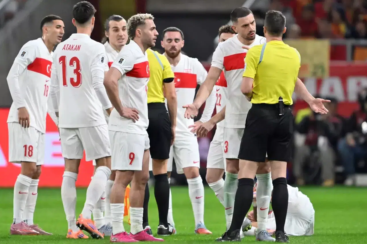 Merih Demiral maç sonrası şok yaşadı! 150 bin avroluk saat ve yüzükler sırra kadem bastı