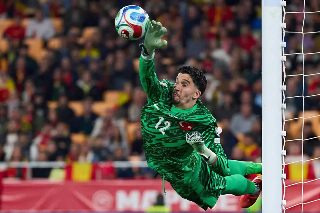 Manchester United’dan Şaşırtan Karar! Altay Bayındır da Satış Listesinde