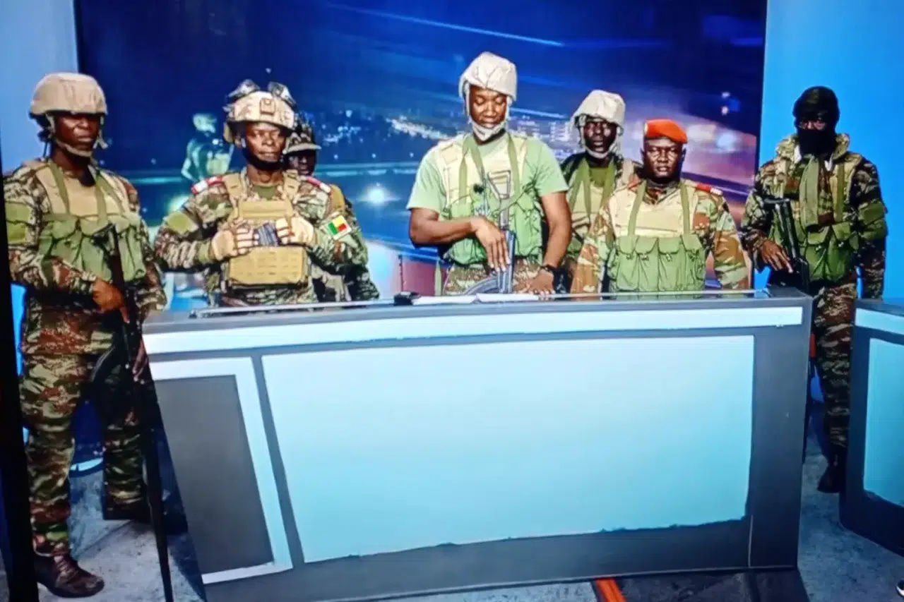 Benin’de Şok Darbe Girişimi! Askerler Devlet Televizyonunu Bastı, Başkanın Görevden Alındığını Duyurdu