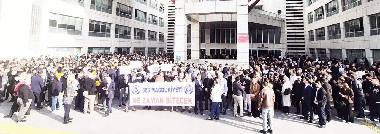 İstanbul Defterdarlığı önünde eylem! Kariyer Büro Sendikasından özlük açıklaması