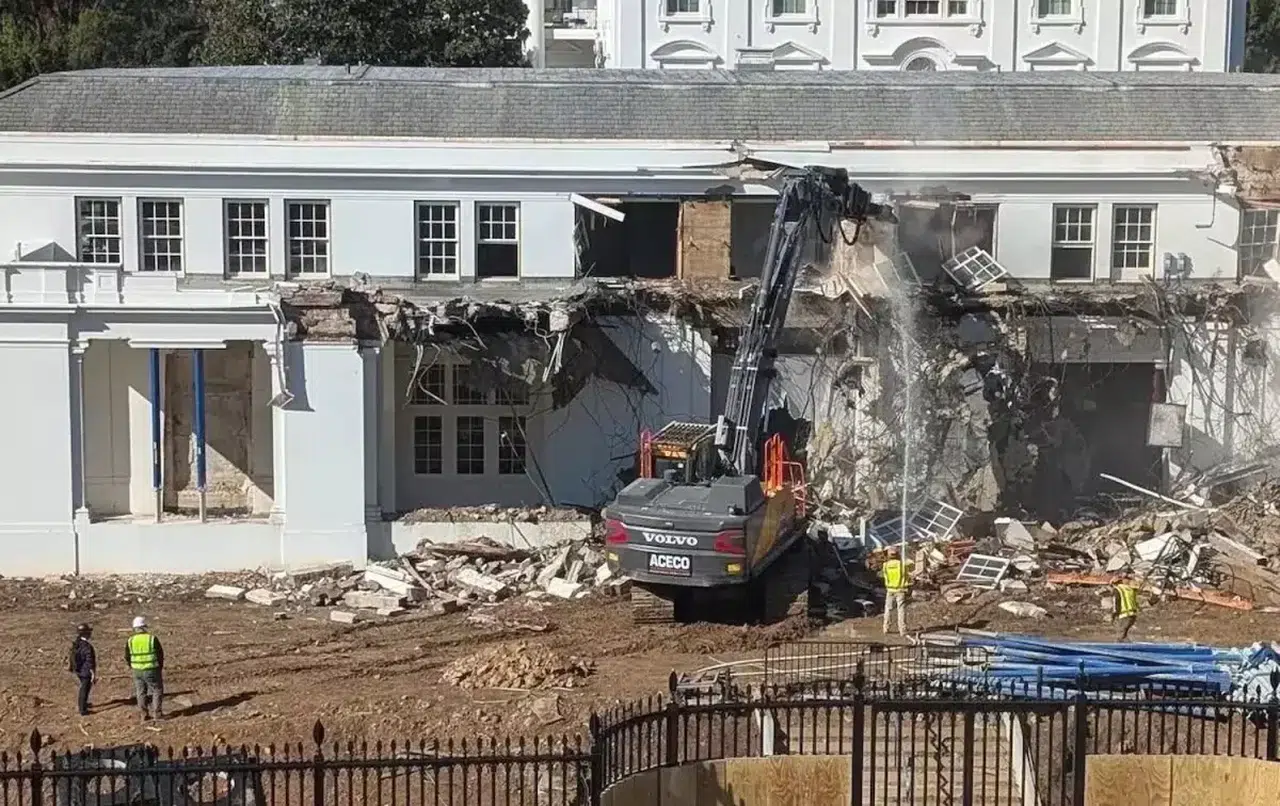 Trump’tan Şok Hamle! Beyaz Saray’da 123 Yıllık Tarihi Yapı Yıkıldı