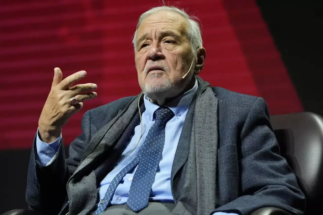 İlber Ortaylı'dan Gençlere Uyarı: “Bilmedikleri Dünyaya Aşıklar, Kurtulamazsınız!”