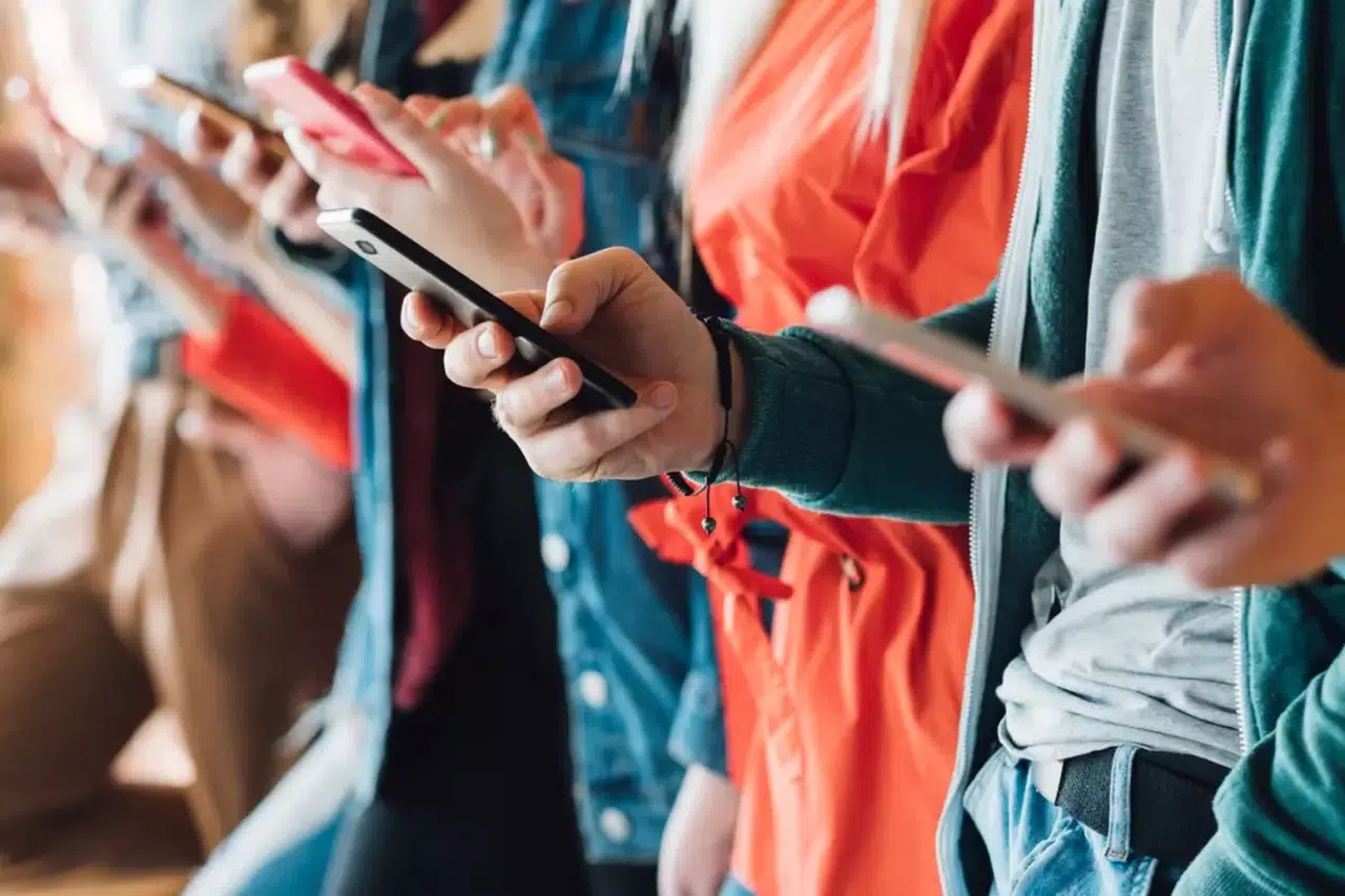 Öğrenciye Teknoloji Müjdesi! iPhone, Samsung, Konsol… Hepsi ÖTV’siz Geliyor ama Tek Şartla!