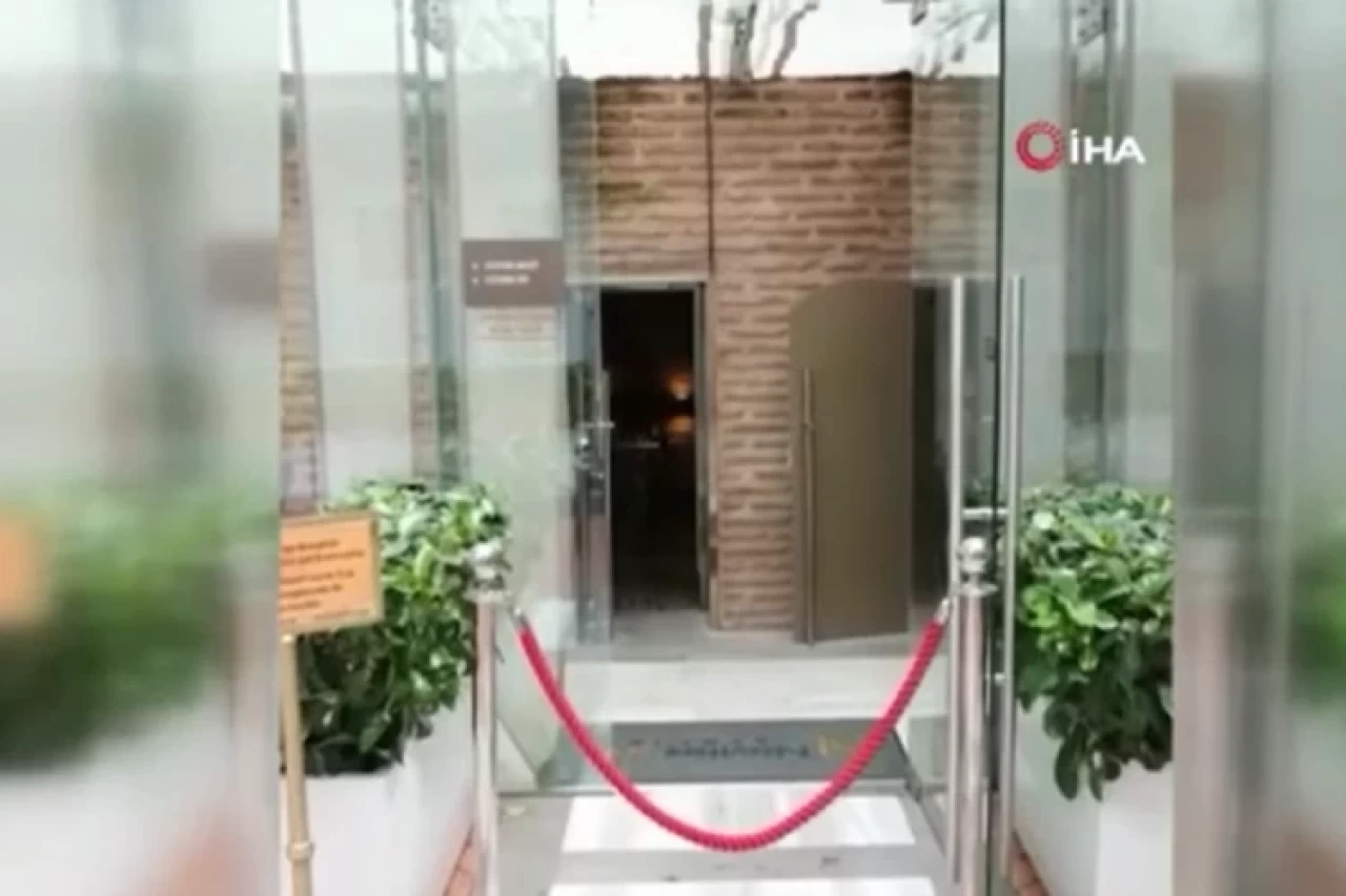 Plastik Ünlülerin Geçmişe Saygısı Yok! Tarihe SPA yağması