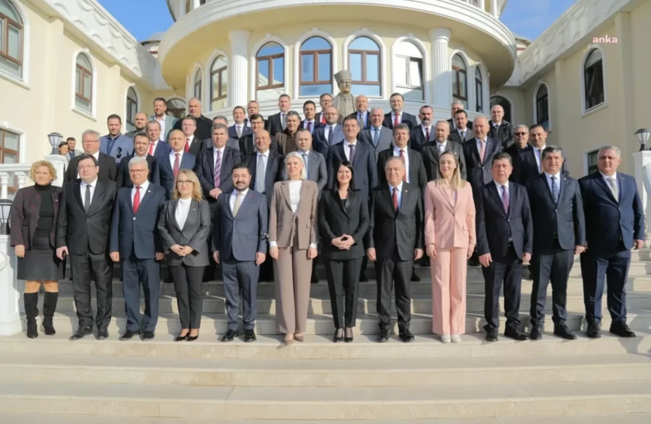 CHP’Lİ BAŞKANLAR YAVAŞ’A SIRT DÖNDÜ