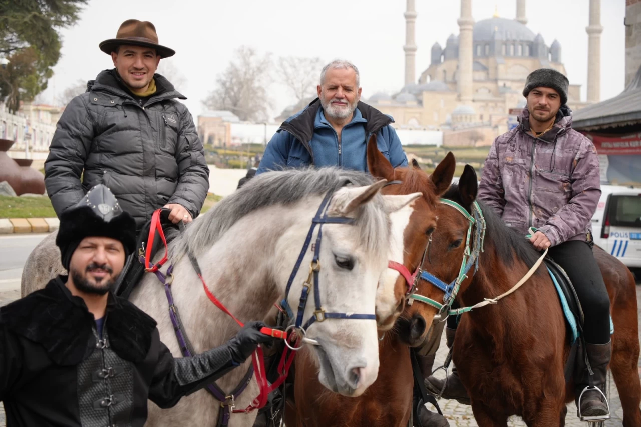 Hac Yolunda Atlılar