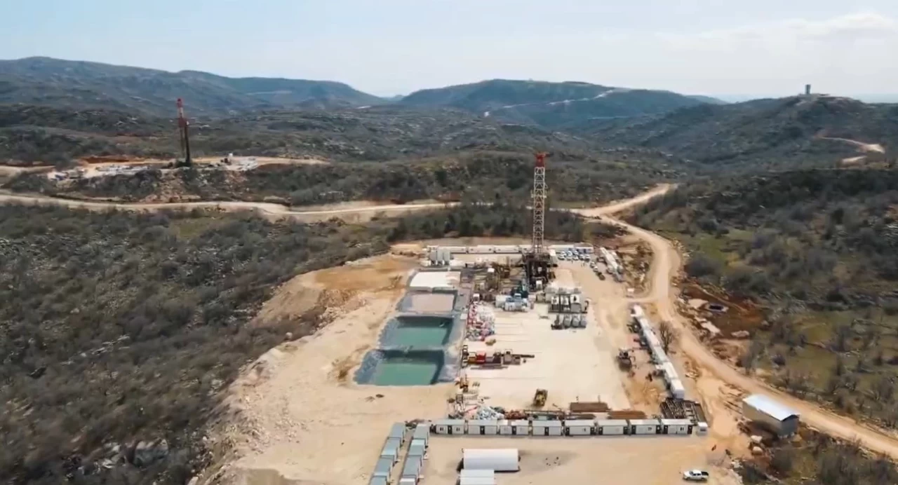 Bakan Bayraktar: "Koca Yusuf Sondaj Kulesi ile yerli üretim artıyor, dışa bağımlılık azalıyor" dedi.