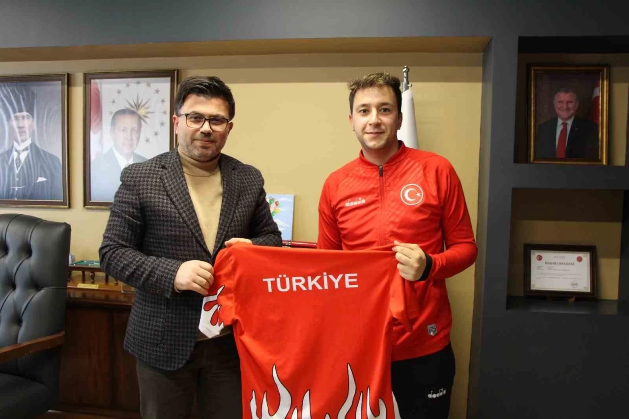 Türk Dart Milli Takımı Sporcusu Avusturya'da Uluslararası Gençler Şampiyonasında Türkiye'yi temsil edecek.