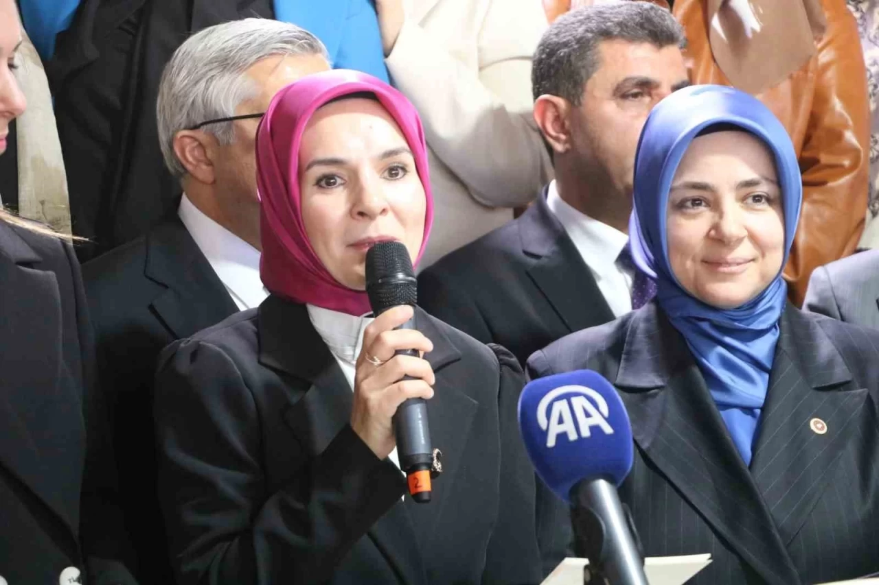 Bakan Göktaş, Hatay'da Kadınlar Arasında İşbirliği Projesini Tanıttı