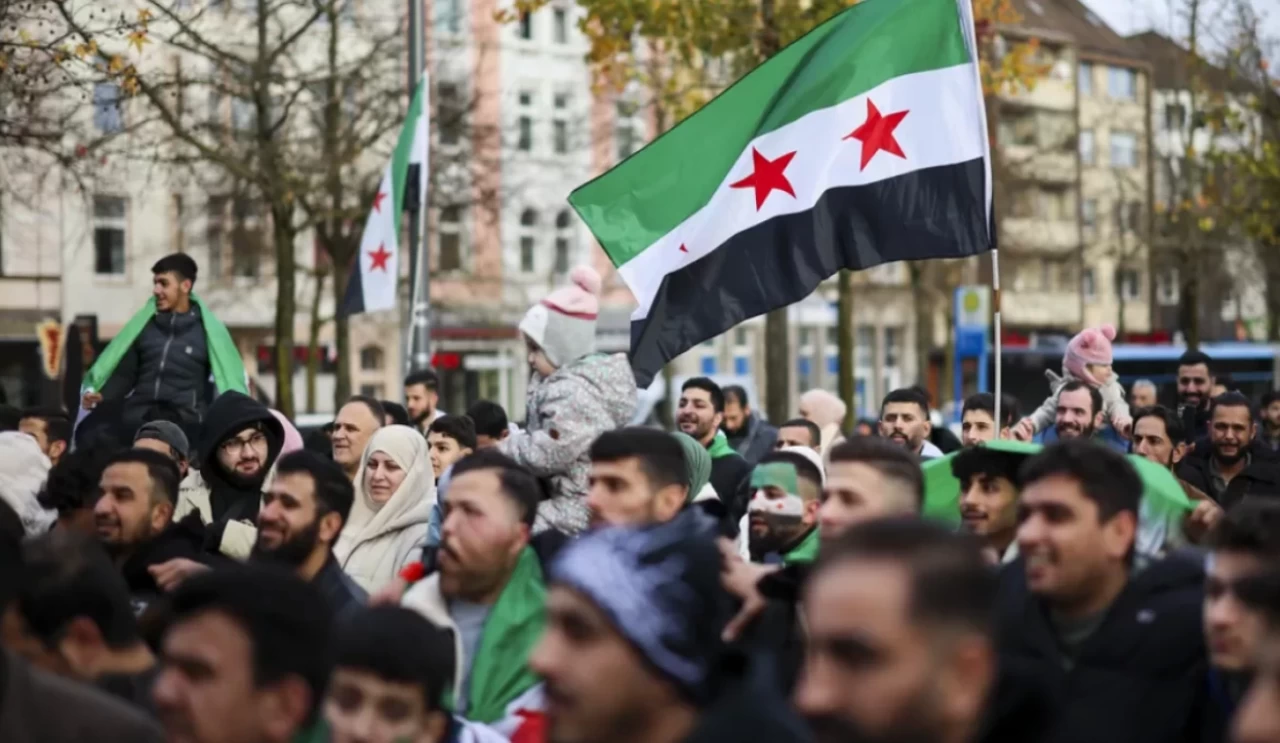 Şam'da Suriyeliler, Birlik Çağrısı Yaptı: Çatışmalar Sonrası Sokaklara Dökülen Halk, Ordu ve Güvenlik Güçlerini Destekledi