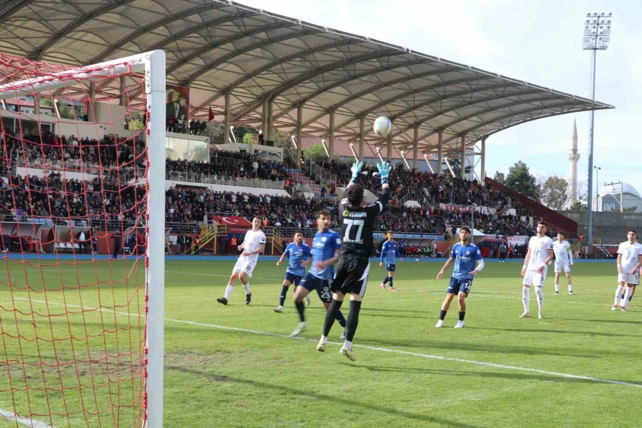 Nesine 3. Lig Yükselme Play-Off'ta Kahramanmaraş İstiklalspor, Zonguldakspor'u 2-0 mağlup etti