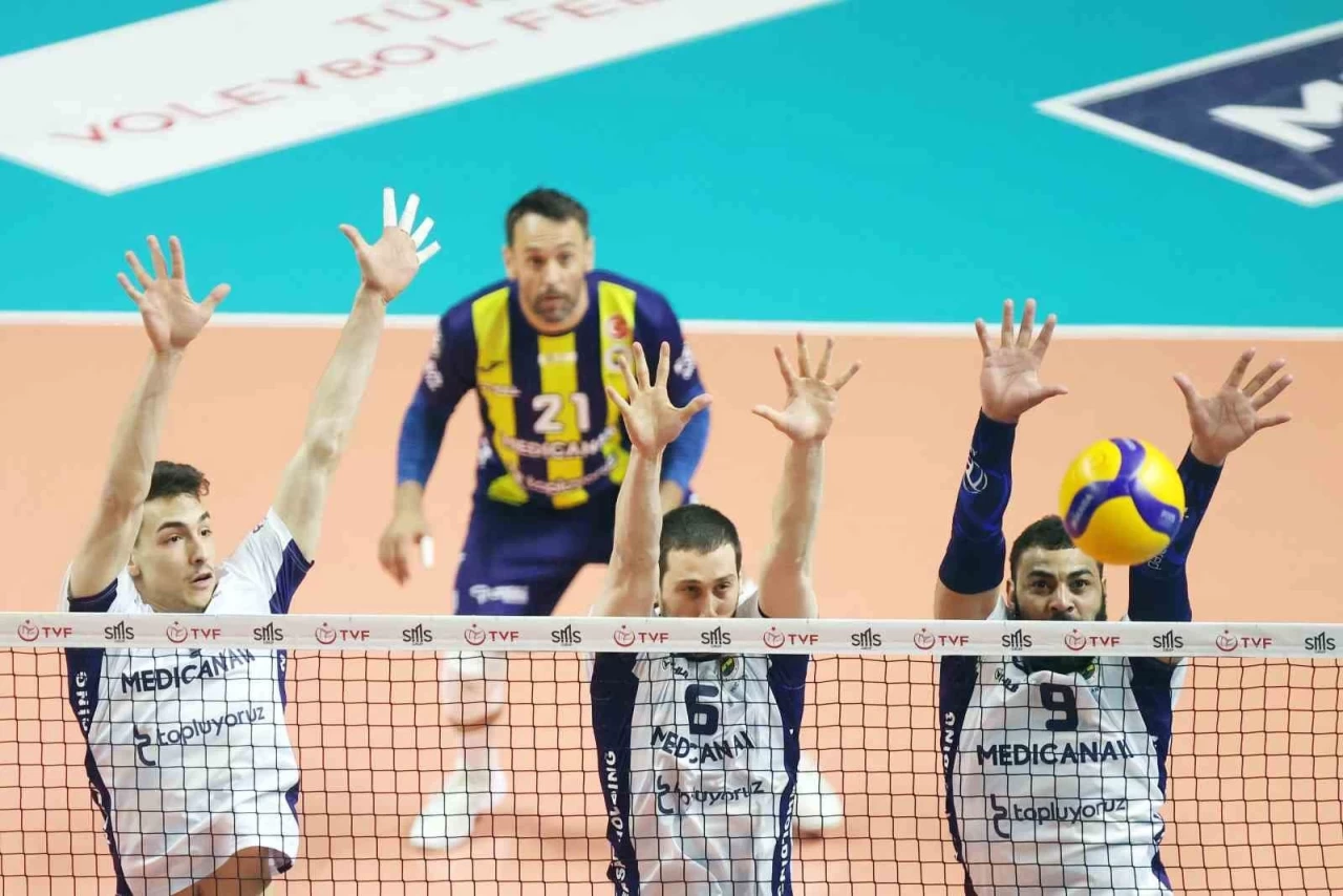 Fenerbahçe, Efeler Ligi'nde 3. Sırada Sezonu Tamamladı!