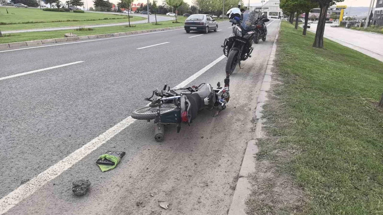 Ehliyetsiz Motosikletli Polisten Kaçarken Kaza Yaptı, Cezalar Ardı Ardına Geldi!