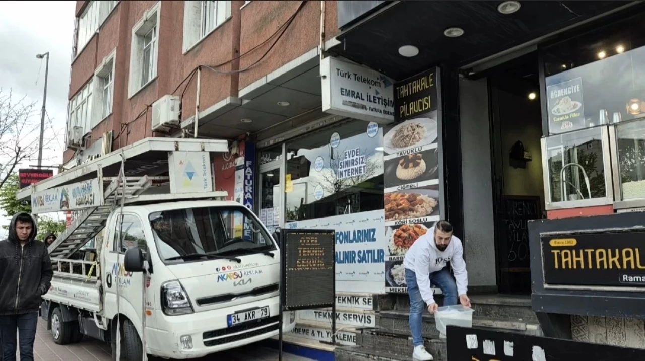 Sultangazi'de Rüzgarın Etkisiyle Kamyonetten Düşen İşçi Hayatını Kaybetti