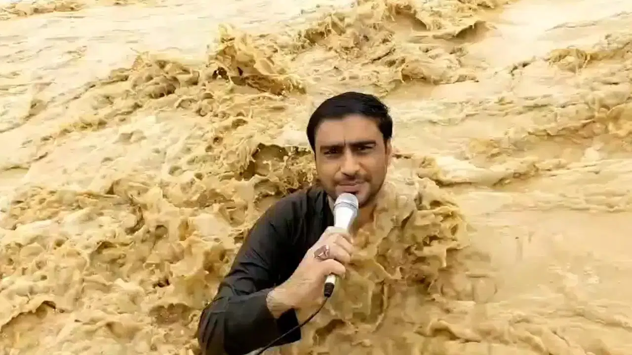 Canlı Yayında Korku Dolu Anlar! Sel Sularına Karşı Direnemedi