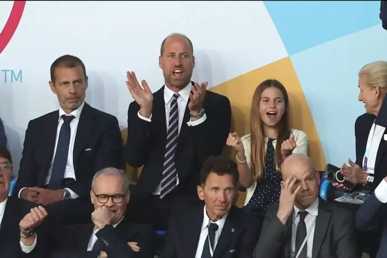 Prenses Charlotte Tribünde Coştu! İngiltere’nin Kupası Kraliyet Sevinciyle Kutlandı