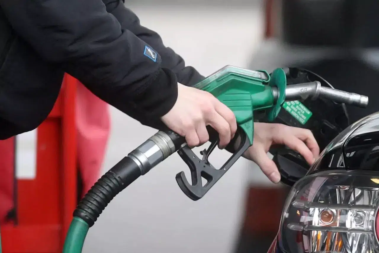 Benzin 53 TL'yi geçecek mi? Cumartesi gecesi pompaya zam geliyor