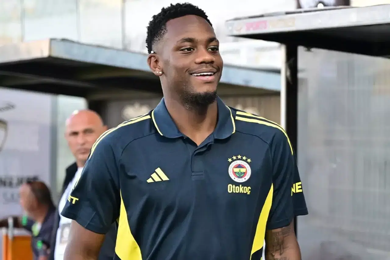 Jhon Duran sahaya çıkmadan yıldız oldu! Mourinho'dan tam not