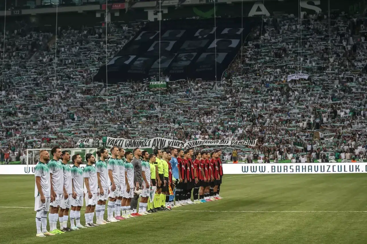 Bursaspor ile Eskişehirspor’dan Anlamlı Dostluk Maçı: “Doğa İçin Tek Yürek” Oldular!