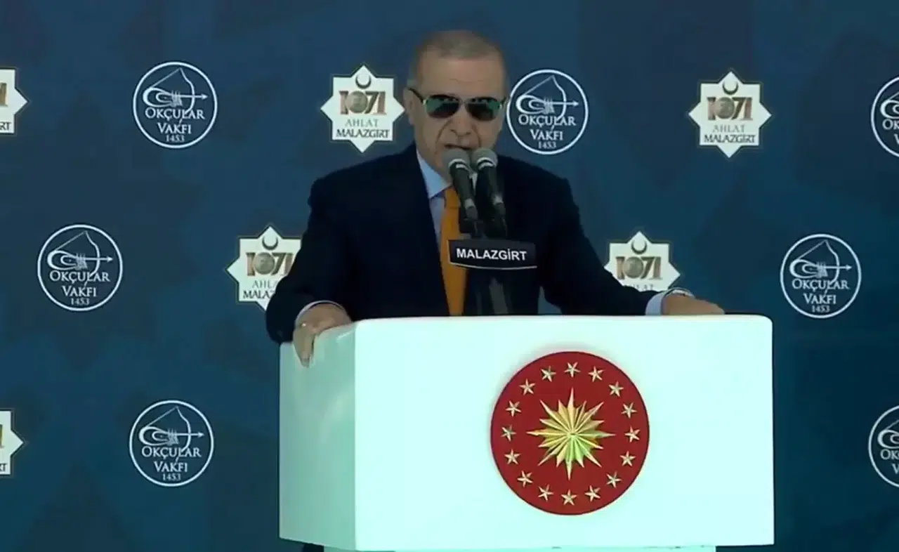 Cumhurbaşkanı Erdoğan’dan Malazgirt’te “Terörsüz Türkiye” Mesajı: “Kılıç kınından çıkarsa kelama yer kalmaz”