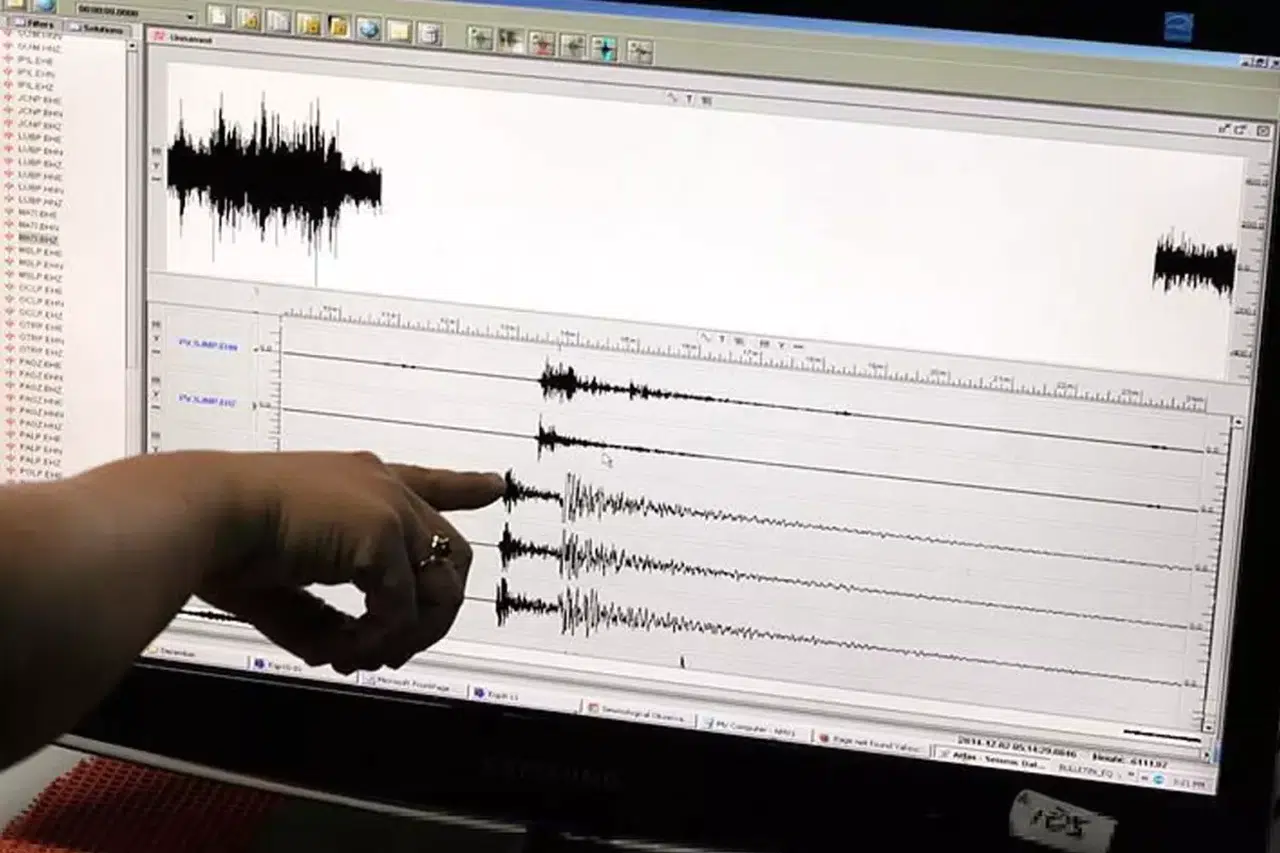 Sındırgı'da Bir Deprem Daha! 4 Büyüklüğündeki Sarsıntı Panik Yarattı