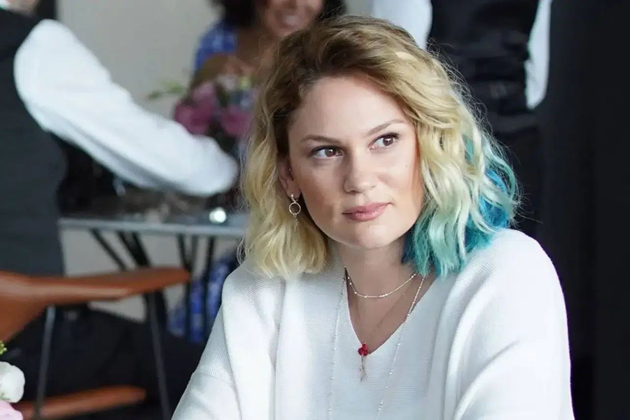 Farah Zeynep Abdullah 36. Yaşında Acı Haberle Yıkıldı! “Hayat Çok Acayip”