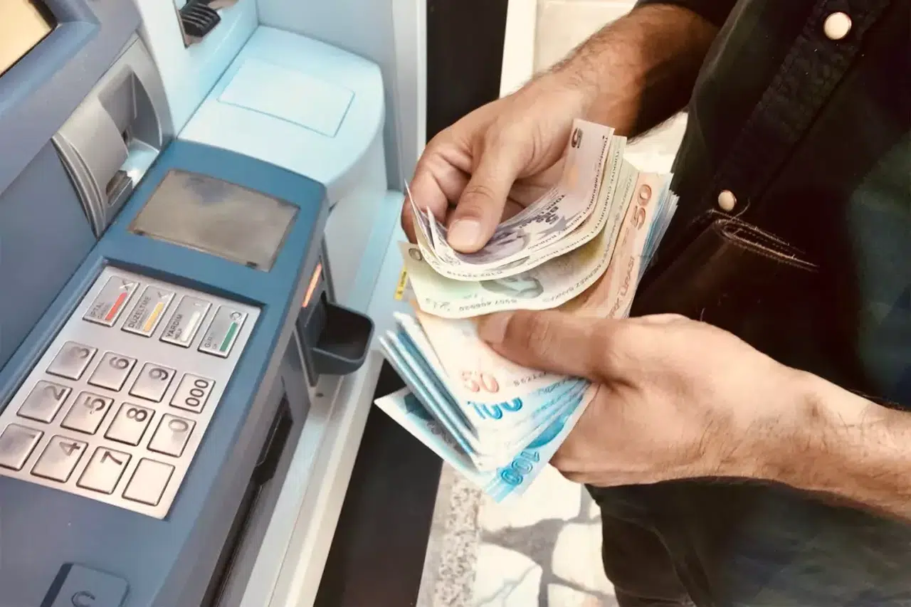 Dünyanın En Büyük Bankasından Türkiye’de Şok Hamle: Yarı Yarıya Küçülüyor