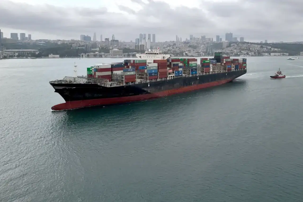 Türkiye’den İsrail Gemilerine Liman Yasağı! İstanbul’a Yanaşmak İsteyen ZIM Gemi Pire’ye Sığındı