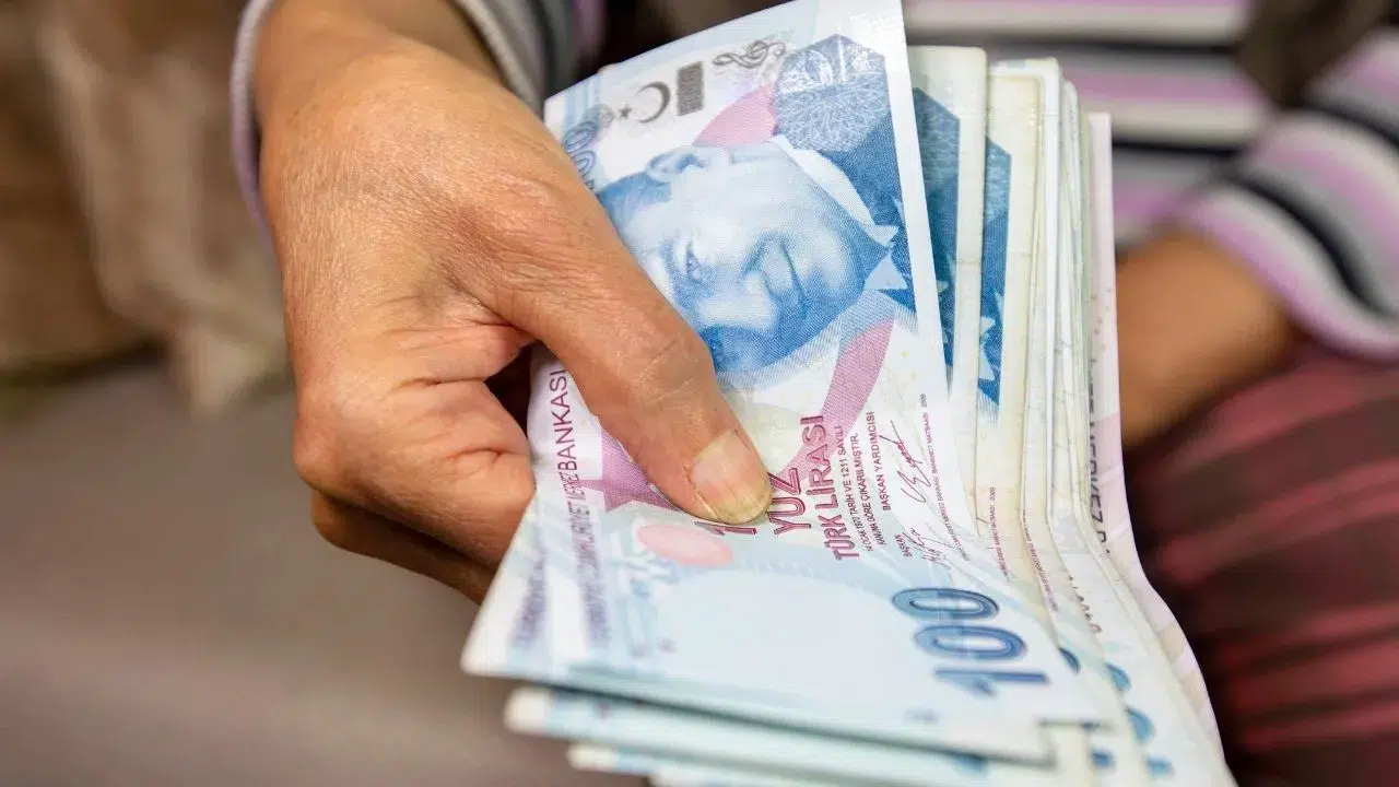 Emeklilere Dev Sürpriz! İş Bankası'ndan Ağustos Ayına Özel 21.000 TL’ye Varan Promosyon Fırsatı