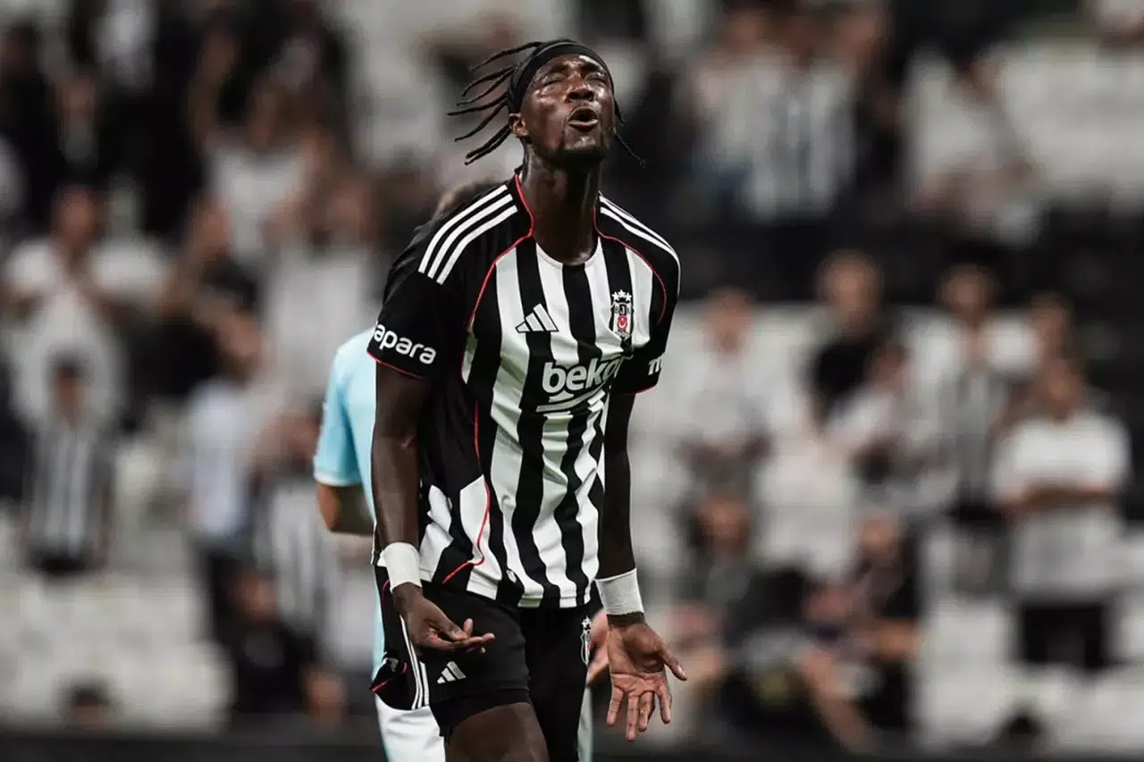 Beşiktaş Rövanşta Yıkıldı! Tribünlerden “Herkes Kendine Gelsin” Tepkisi