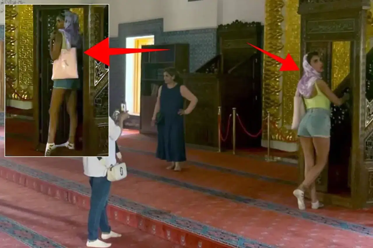 Tarihi Cami Avlusunda Şort ve Poz Skandalı! Sosyal Medyada Tepki Yağdı