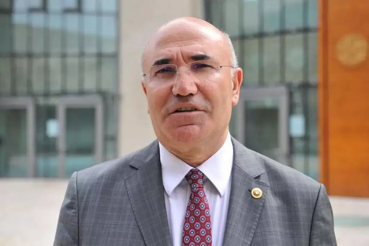 “Gözüm Yaralı” Dedi ve Fotoğrafı Paylaştı! Mahmut Tanal’dan Hastane Çıkışı