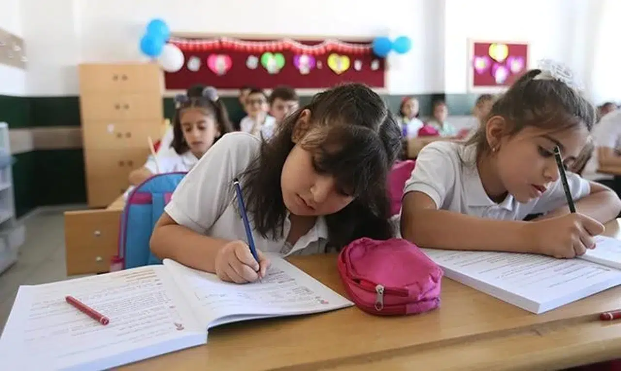 8 Eylül Pazartesi günü İstanbul’da okullar saat kaçta açılacak?