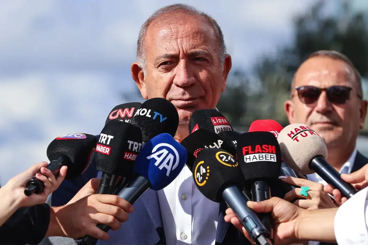 Gürsel Tekin'den Seçim Resti: “Kongre Olsa da Görevden Ayrılmam!”