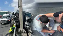 E-5’te korku dolu anlar! Çocukları taşıyan araç bariyerlere çarptı